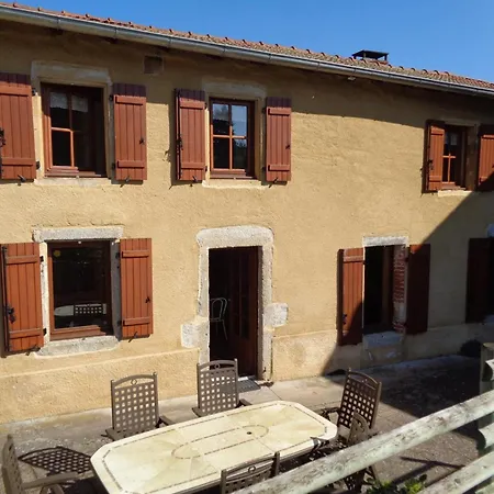 De 132 M² Avec Cheminée Et Jardin à - Fr-1-496-257 *