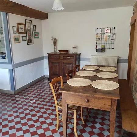 De 132 M² Avec Cheminée Et Jardin à - Fr-1-496-257 * Renaison